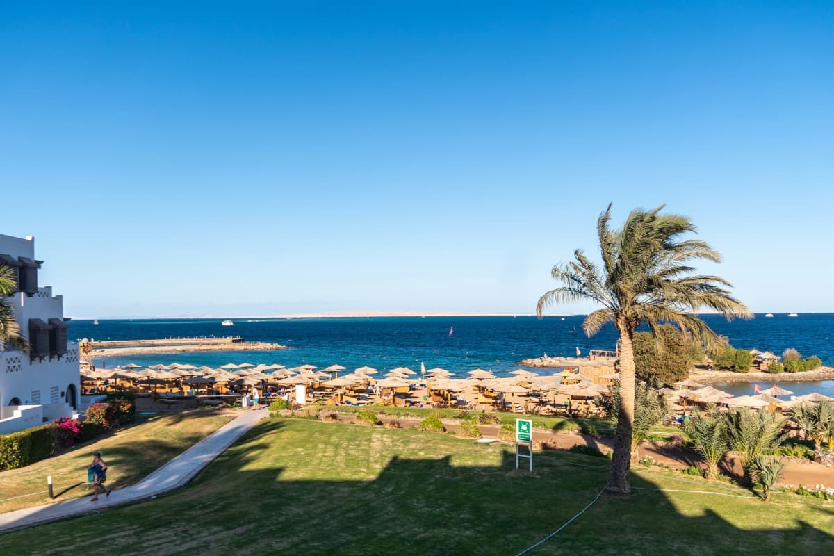 Crystal clear waters and coral reefs in Hurghada