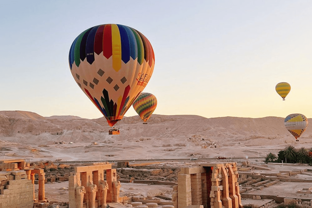 Luxor: Amazing Sunrise Hot Air Balloon Ride